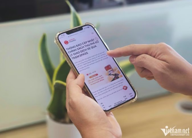 Nhiều chủ xe tá hoả khi thấy mình bị trừ 6.600 đồng mỗi tháng trên tài khoản giao thông. Ảnh minh hoạ: Hoàng Hiệp Nhiều chủ xe tá hoả khi thấy mình bị trừ 6.600 đồng mỗi tháng trên tài khoản giao thông. Ảnh minh hoạ: Hoàng Hiệp