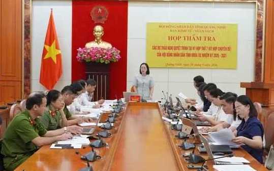 Ban Kinh tế - Ng&acirc;n s&aacute;ch HĐND tỉnh Quảng Ninh thẩm tra c&aacute;c dự thảo nghị quyết tr&igrave;nh Kỳ họp thứ 7 HĐND tỉnh