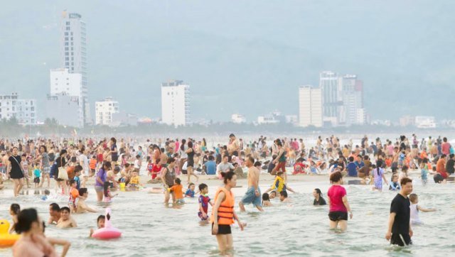 Đà Nẵng là “thiên đường cho người yêu hoạt động ngoài trời, đặc biệt trên các bãi biển như: Mỹ Khê hay Non Nước”. Đà Nẵng là “thiên đường cho người yêu hoạt động ngoài trời, đặc biệt trên các bãi biển như: Mỹ Khê hay Non Nước”.
