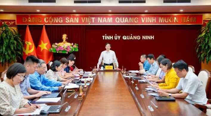 &Ocirc;ng Vũ Quyết Tiến, Ph&oacute; B&iacute; thư Tỉnh ủy, Chủ tịch Ủy ban MTTQ tỉnh Quảng Ninh, chủ tr&igrave; cuộc họp