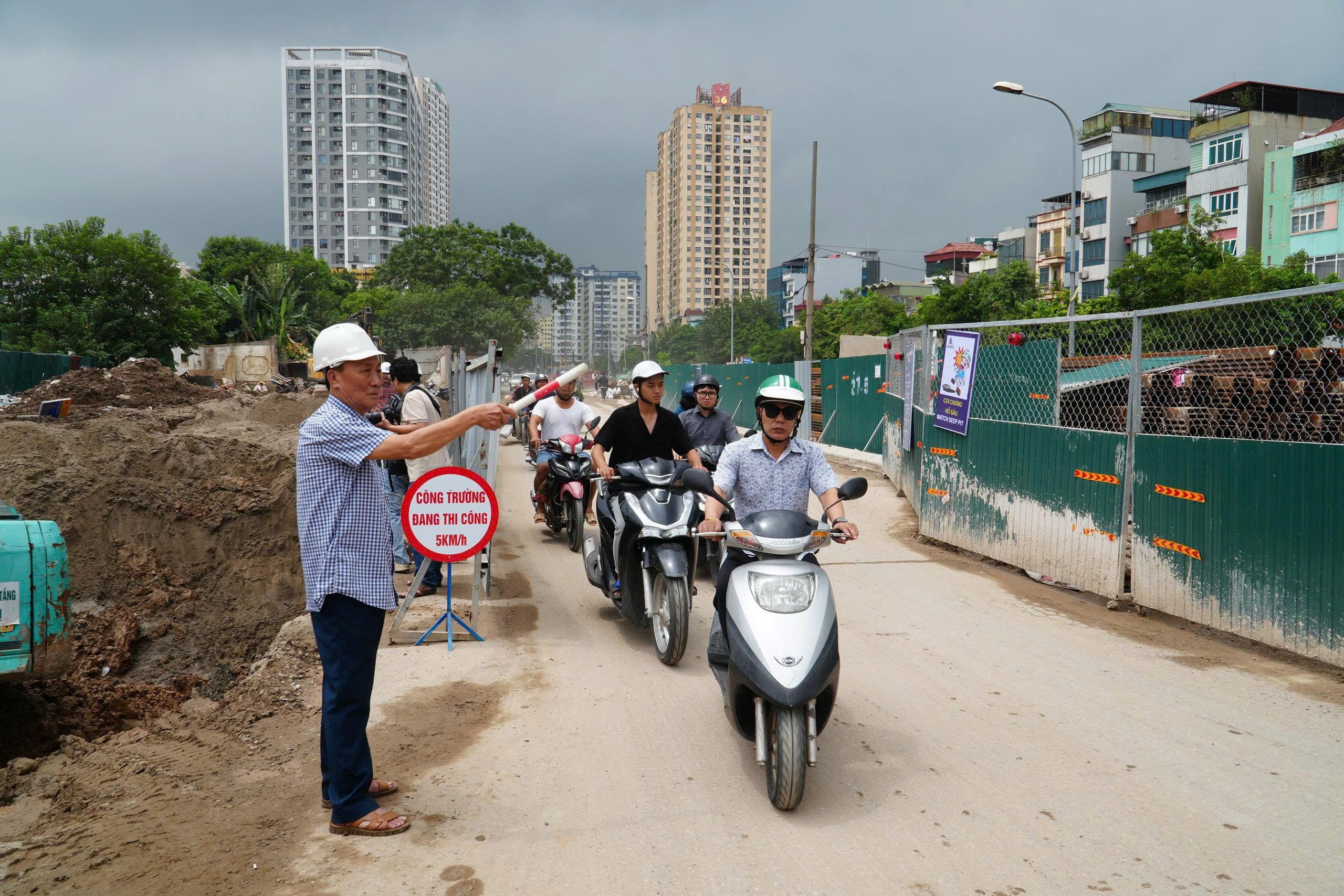 Dự án đã kéo dài 23 năm, cản trở giao thông. Ảnh: AT Dự án đã kéo dài 23 năm, cản trở giao thông. Ảnh: AT