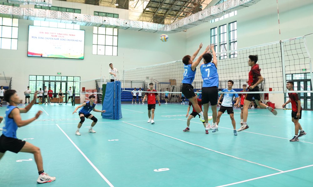 Trận thi đấu giữa đội bóng chuyền nam phường Trạm Lộ và phường Nhân Hòa. Trận thi đấu giữa đội bóng chuyền nam phường Trạm Lộ và phường Nhân Hòa.
