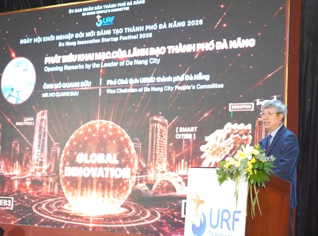 Ph&oacute; Chủ tịch UBND TP. Đ&agrave; Nẵng Hồ Quang Bửu ph&aacute;t biểu khai mạc SURF 2026