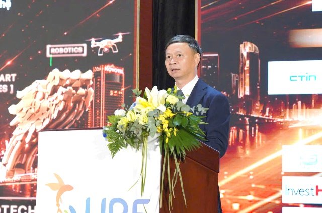 Thứ trưởng Bộ Khoa học v&agrave; C&ocirc;ng nghệ Ho&agrave;ng Minh ph&aacute;t biểu tại lễ khai mạc SURF 2026.