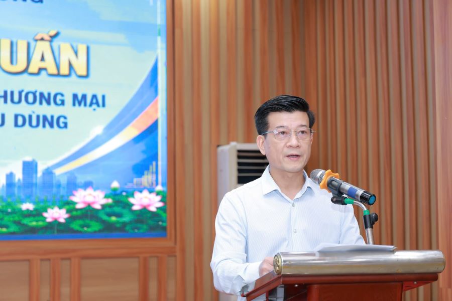 Ông Lê Xuân Từ, Phó Giám đốc Sở Công Thương Hà Tĩnh phát biểu tại hội nghị Ông Lê Xuân Từ, Phó Giám đốc Sở Công Thương Hà Tĩnh phát biểu tại hội nghị