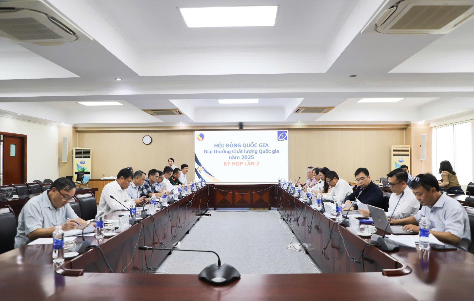 To&agrave;n cảnh Hội đồng Quốc gia Giải thưởng Chất lượng Quốc gia năm 2025 kỳ họp lần 2.