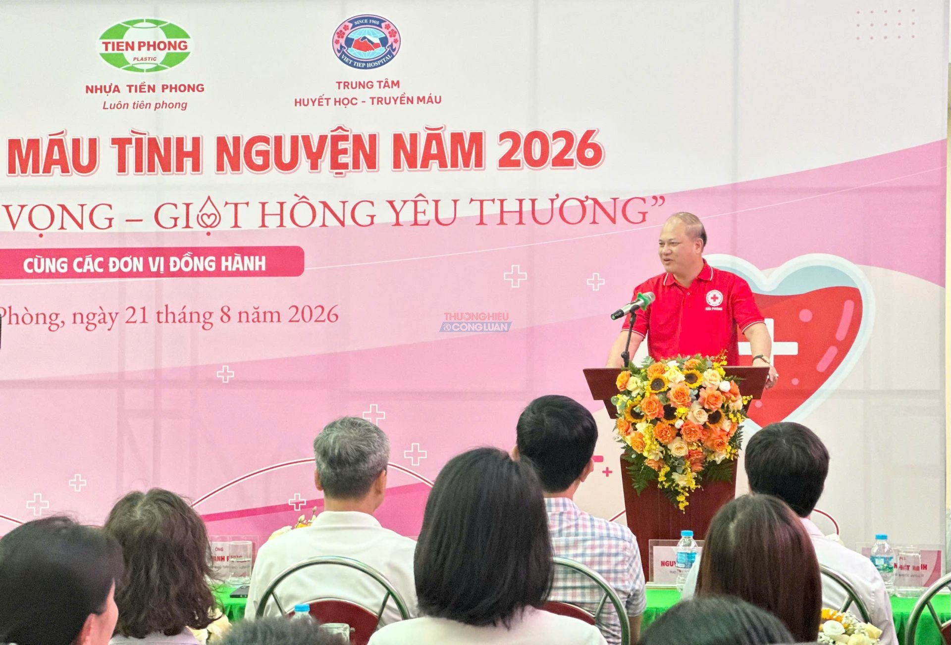 Ông Bùi Mạnh Phúc - Chủ tịch hội Chữ thập đỏ thành phố Hải Phòng phát biểu tại buổi lễ. Ông Bùi Mạnh Phúc - Chủ tịch hội Chữ thập đỏ thành phố Hải Phòng phát biểu tại buổi lễ.