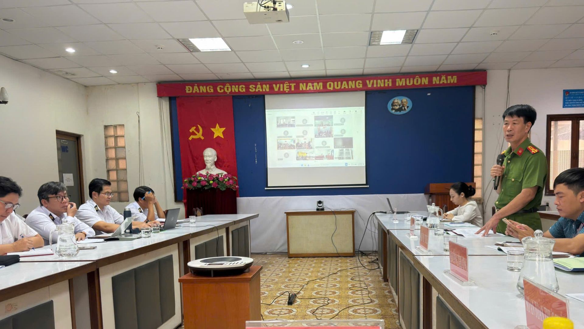 Đại diện các sở, ngành, địa phương tham dự Hội nghị triển khai công tác phòng, chống dịch bệnh động vật tại TP.HCM. Đại diện các sở, ngành, địa phương tham dự Hội nghị triển khai công tác phòng, chống dịch bệnh động vật tại TP.HCM.