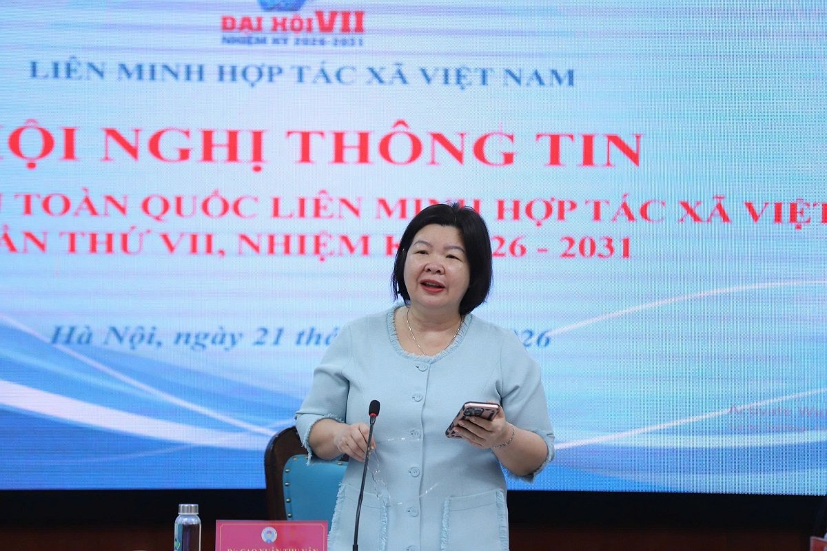 Chủ tịch Liên minh Hợp tác xã Việt Nam Cao Xuân Thu Vân thông tin tại hội nghị Chủ tịch Liên minh Hợp tác xã Việt Nam Cao Xuân Thu Vân thông tin tại hội nghị