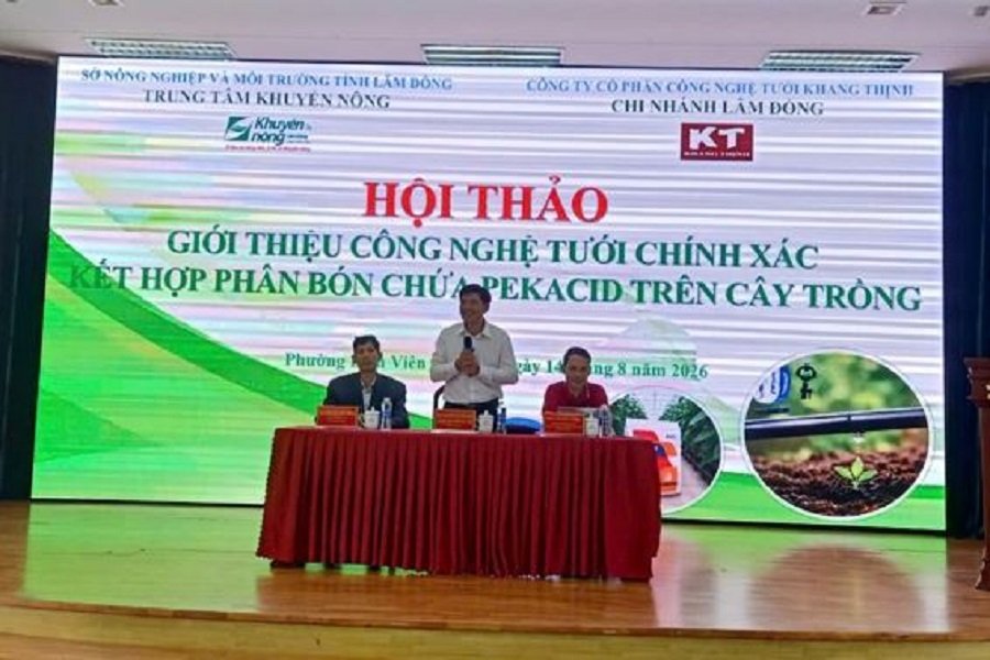 Trung t&acirc;m Khuyến n&ocirc;ng tỉnh L&acirc;m Đồng phối hợp với C&ocirc;ng ty Cổ phần C&ocirc;ng nghệ tưới Khang Thịnh tổ chức Hội thảo &ldquo;Giới thiệu c&ocirc;ng nghệ tưới ch&iacute;nh x&aacute;c kết hợp ph&acirc;n b&oacute;n chứa Pekacid tr&ecirc;n c&acirc;y trồng&rdquo;. (Ảnh: Trung t&acirc;m Khuyến n&ocirc;ng)