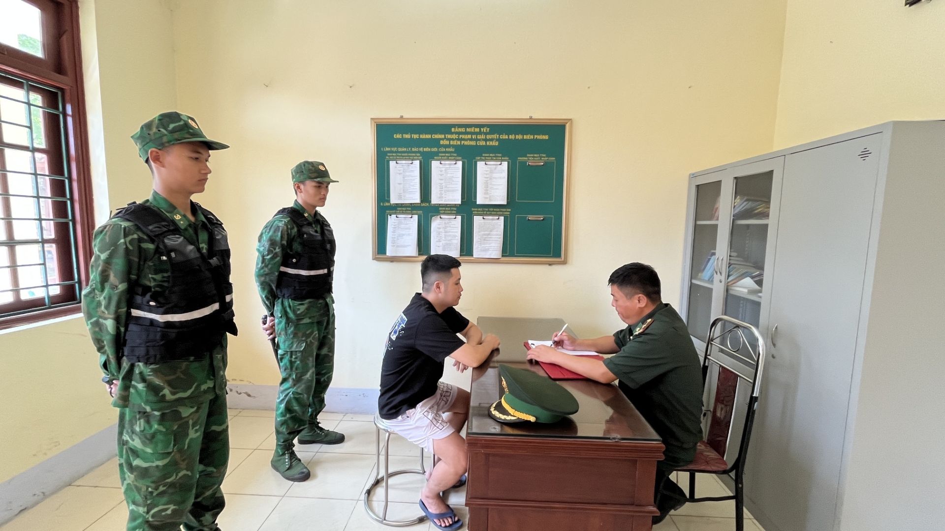 C&aacute;c đối tượng l&agrave;m việc tại Đồn Bi&ecirc;n ph&ograve;ng