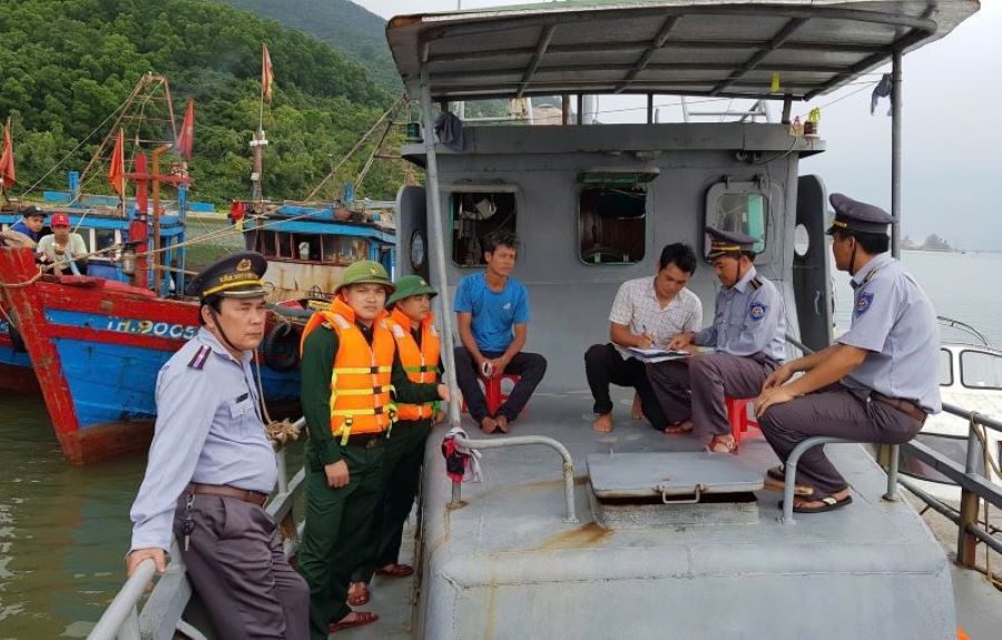 Lực lượng chức năng Hà Tĩnh kiên quyết đấu tranh, ngăn chặn và xử lý nghiêm hành vi vi phạm trong khai thác thủy sản Lực lượng chức năng Hà Tĩnh kiên quyết đấu tranh, ngăn chặn và xử lý nghiêm hành vi vi phạm trong khai thác thủy sản