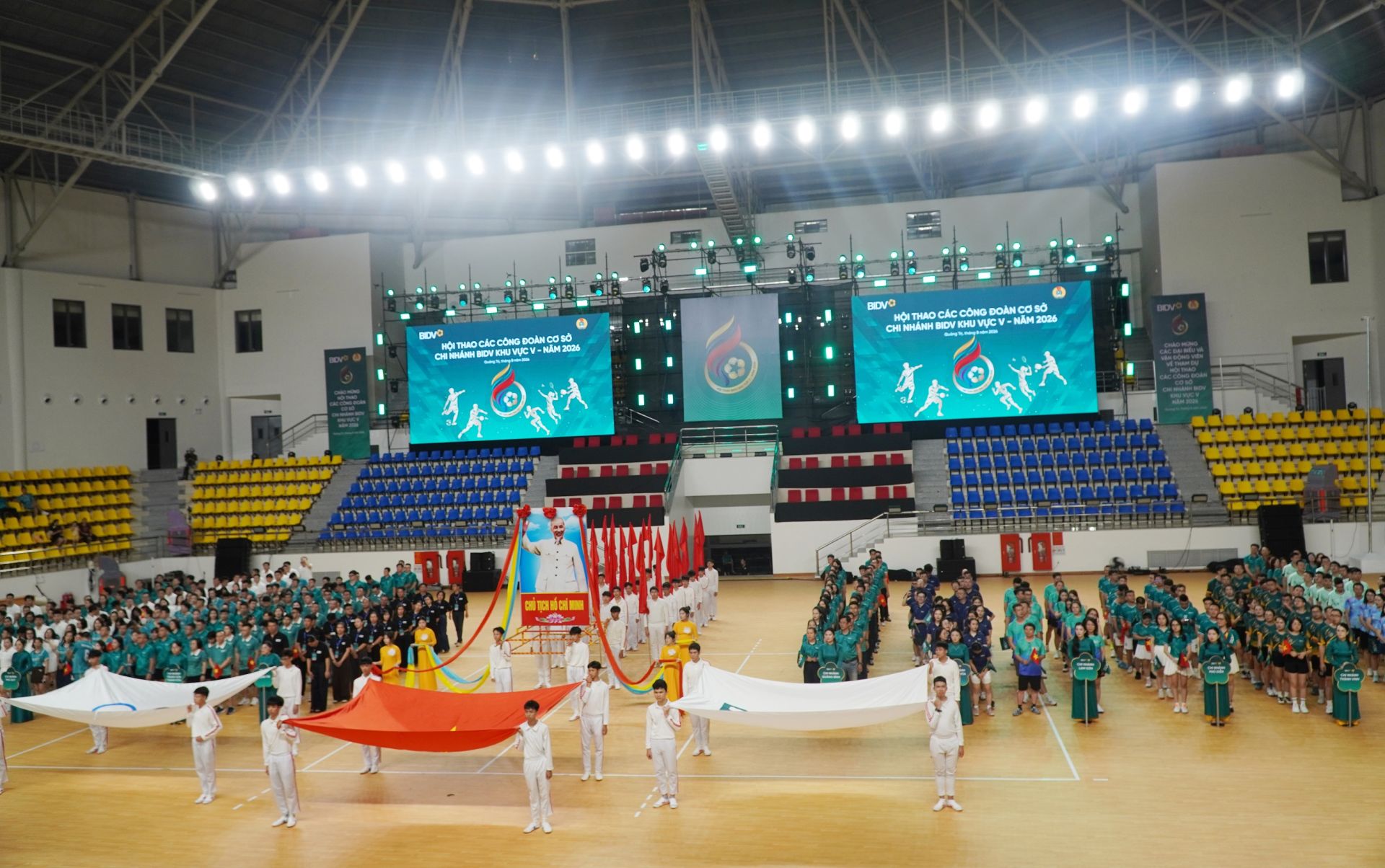 Quang cảnh khai mạc hội thao