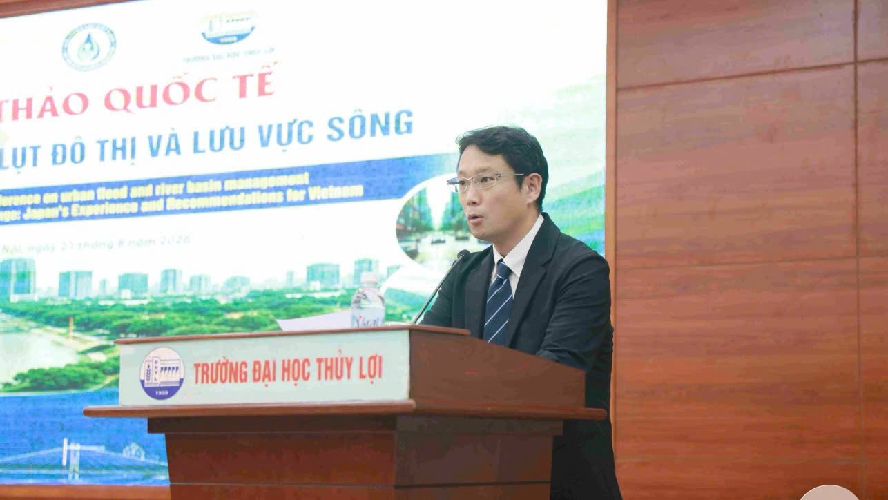 Ông Kobayashi Kenichi, đại diện Cơ quan Hợp tác Quốc tế Nhật Bản (JICA) phát biểu tại Hội thảo Ông Kobayashi Kenichi, đại diện Cơ quan Hợp tác Quốc tế Nhật Bản (JICA) phát biểu tại Hội thảo