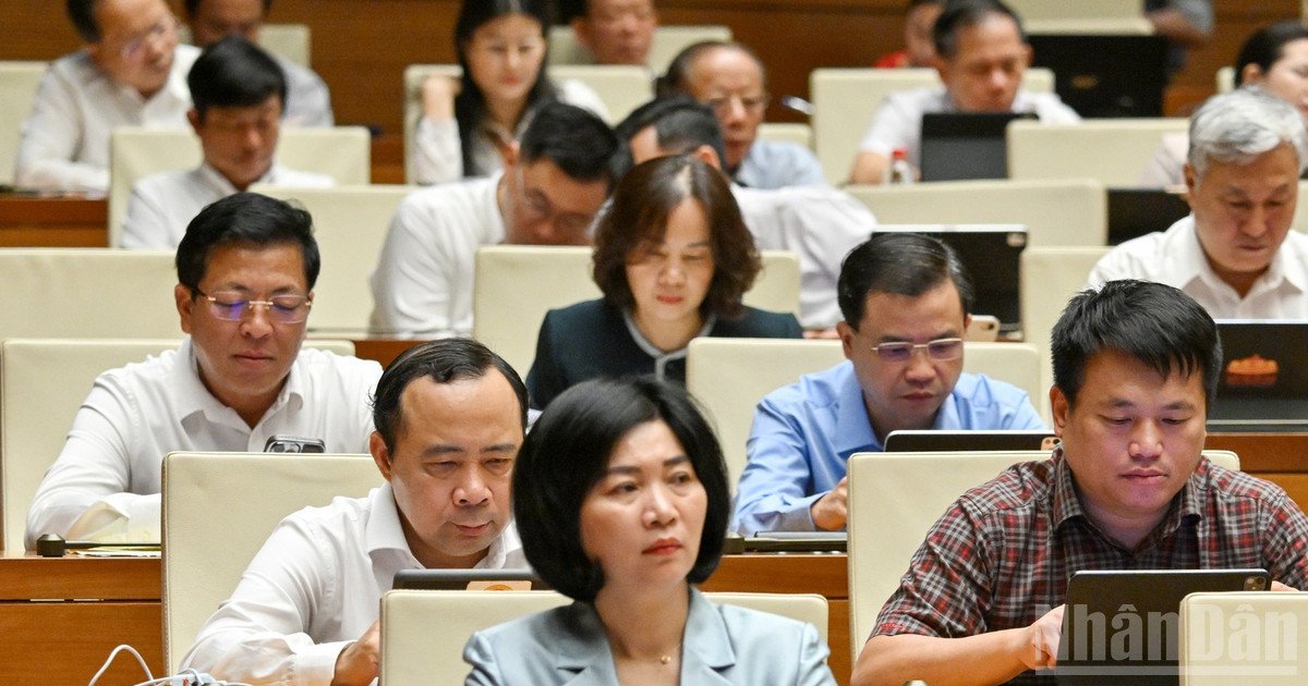 Đại biểu Quốc hội dự phiên họp ở hội trường tại Kỳ họp không thường lệ thứ nhất, Quốc hội khóa XVI. (Ảnh: THỦY NGUYÊN) Đại biểu Quốc hội dự phiên họp ở hội trường tại Kỳ họp không thường lệ thứ nhất, Quốc hội khóa XVI. (Ảnh: THỦY NGUYÊN)