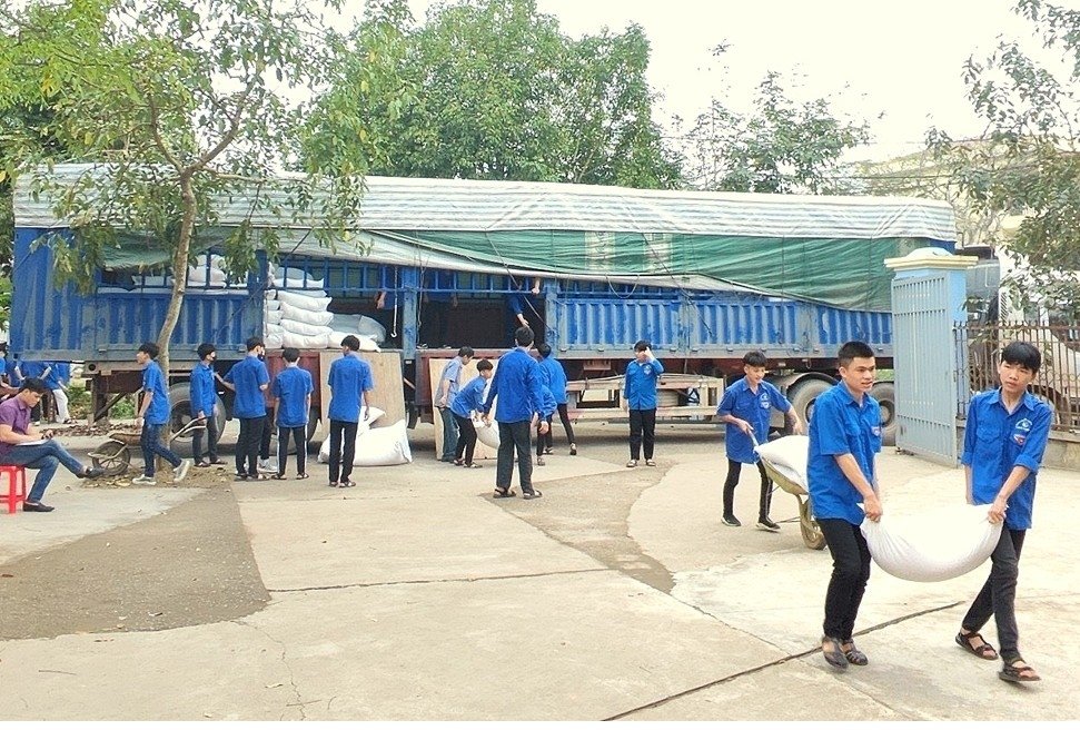 tiếp nhận, ph&acirc;n bổ, cấp ph&aacute;t v&agrave; sử dụng gạo hỗ trợ học sinh, học vi&ecirc;n theo đ&uacute;ng quy định.