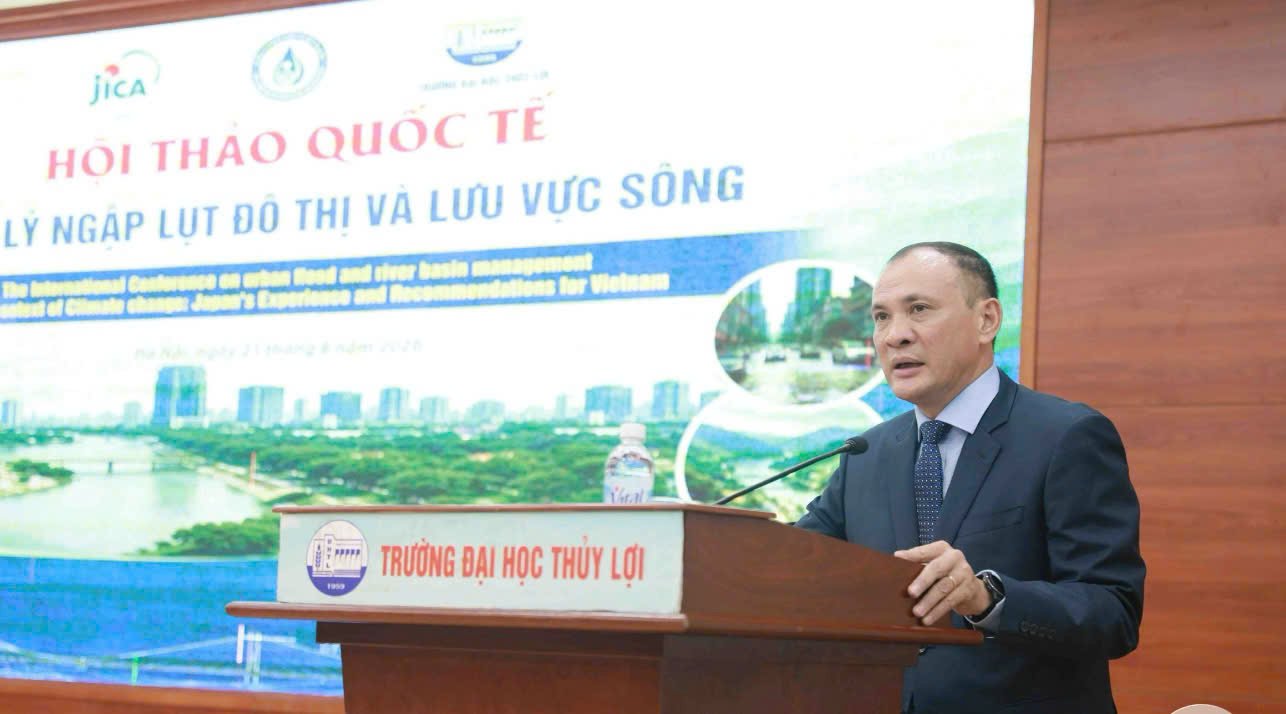 GS.TS. Nguyễn Trung Việt, Hiệu trưởng Trường Đại học Thuỷ Lợi phát biểu tại Hội thảo GS.TS. Nguyễn Trung Việt, Hiệu trưởng Trường Đại học Thuỷ Lợi phát biểu tại Hội thảo