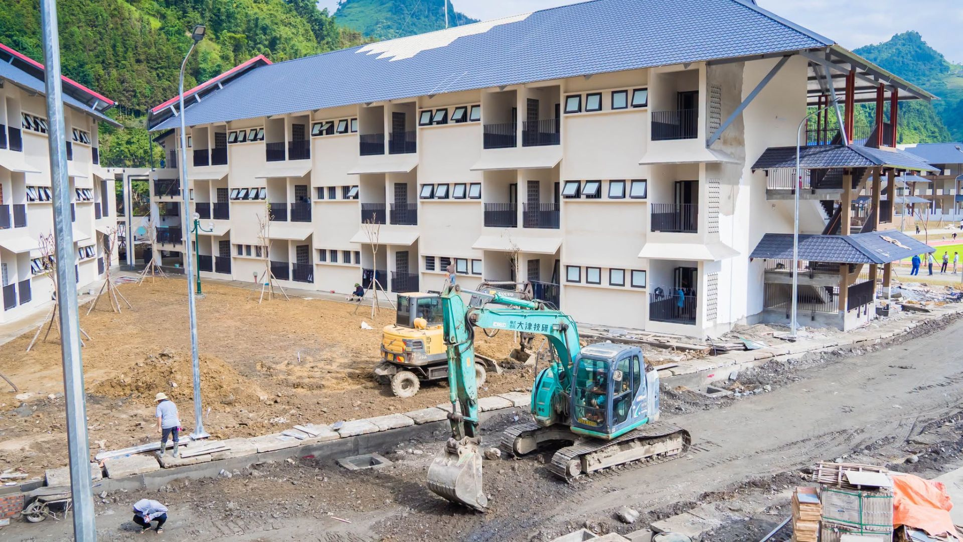 Trường Phổ thông Nội trú Tiểu học và THCS Mường Khương đang được gấp rút hoàn thành để đưa vào sử dụng trong năm học mới 2026-2027 Trường Phổ thông Nội trú Tiểu học và THCS Mường Khương đang được gấp rút hoàn thành để đưa vào sử dụng trong năm học mới 2026-2027