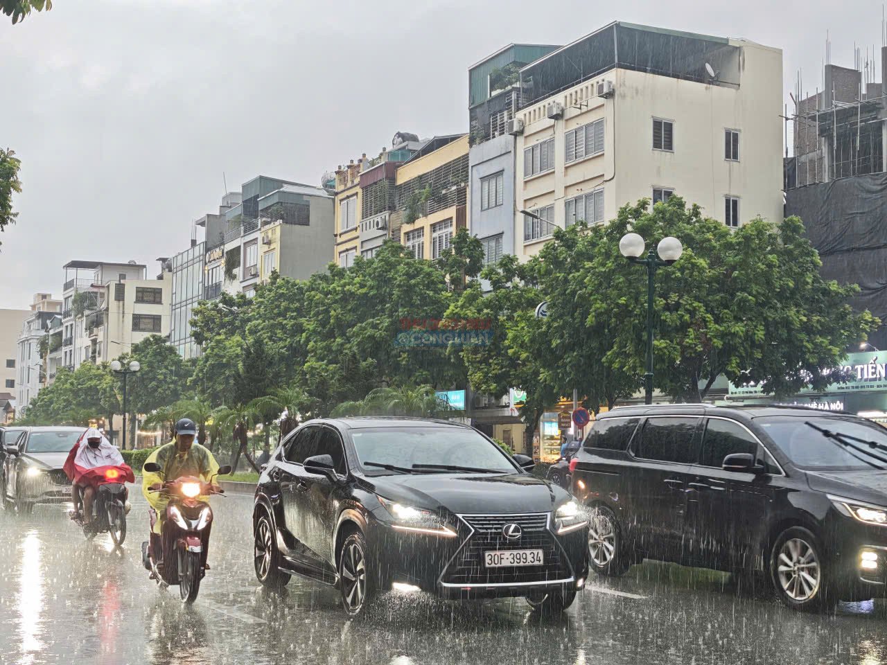 Áp thấp nhiệt đới hướng vào Vịnh Bắc Bộ, gây thời tiết xấu trên biển và làm gia tăng mưa lớn tại Bắc Bộ trong ngày 21/8. Áp thấp nhiệt đới hướng vào Vịnh Bắc Bộ, gây thời tiết xấu trên biển và làm gia tăng mưa lớn tại Bắc Bộ trong ngày 21/8.