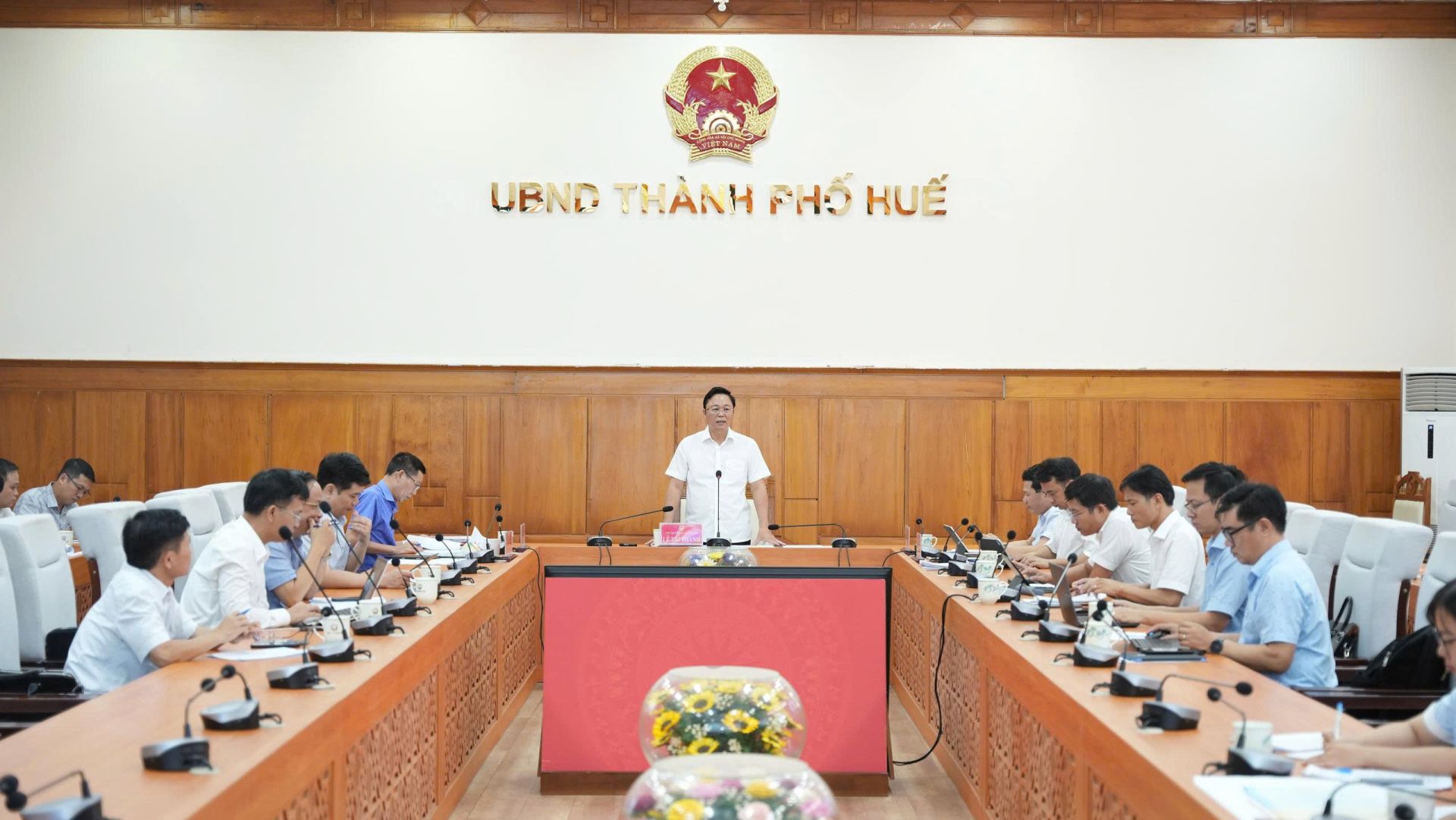 Quang cảnh cuộc họp Quang cảnh cuộc họp