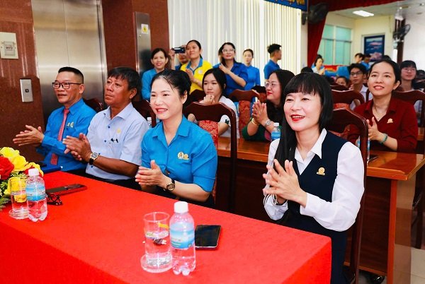 L&atilde;nh đạo C&ocirc;ng ty Yến s&agrave;o Kh&aacute;nh H&ograve;a tới dự