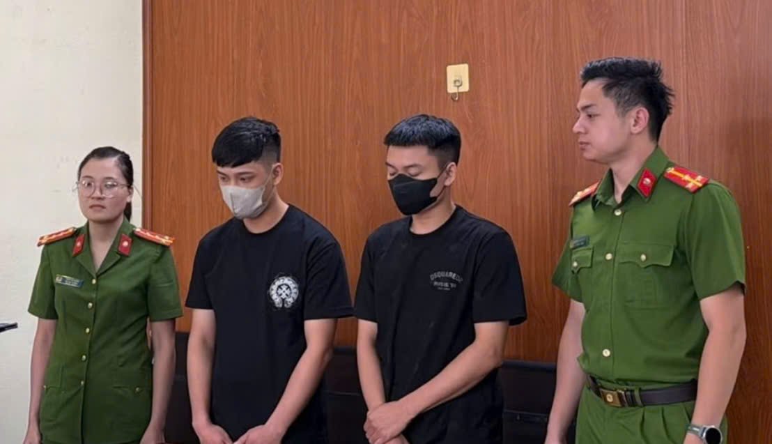 Hai bị can Phạm Văn Dũng v&agrave; Dương C&ocirc;ng Anh tại cơ quan chức năng. (Ảnh: C&ocirc;ng an tỉnh Th&aacute;i Nguy&ecirc;n)