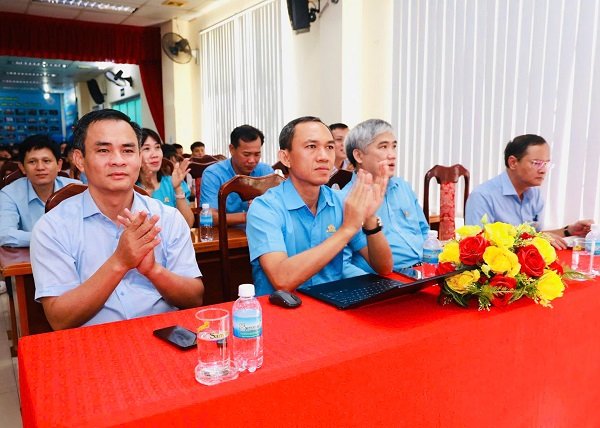 L&atilde;nh đạo C&ocirc;ng ty Yến s&agrave;o Kh&aacute;nh H&ograve;a tới dự