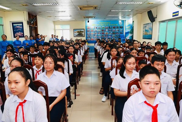 C&aacute;c em học sinh tới dự