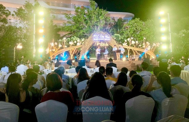 Quang cảnh Lễ khai mạc Lễ hội Ngàn hoa FLC Quy Nhơn. Ảnh: Viết Hiền Quang cảnh Lễ khai mạc Lễ hội Ngàn hoa FLC Quy Nhơn. Ảnh: Viết Hiền