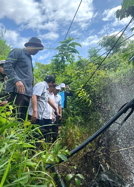Nhiều đoạn ống nước bị nứt gãy nghiêm trọng. Nhiều đoạn ống nước bị nứt gãy nghiêm trọng.