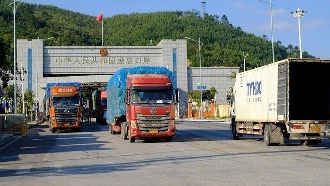 Hoạt động xuất nhập khẩu hàng hóa qua cửa khẩu Chi Ma. Ảnh: H.N Hoạt động xuất nhập khẩu hàng hóa qua cửa khẩu Chi Ma. Ảnh: H.N