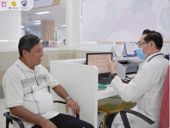 Bệnh viện Quốc tế Phương Ch&acirc;u S&oacute;c Trăng triển khai chương tr&igrave;nh kh&aacute;m s&aacute;ng lọc sức khỏe miễn ph&iacute; cho hơn 24.000 người d&acirc;n phường S&oacute;c Trăng