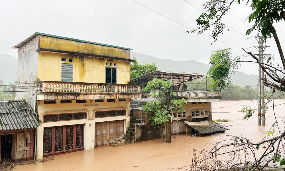 Một số nhà dân ở thôn An Châu, xã Sơn Động bị ngập. Một số nhà dân ở thôn An Châu, xã Sơn Động bị ngập.
