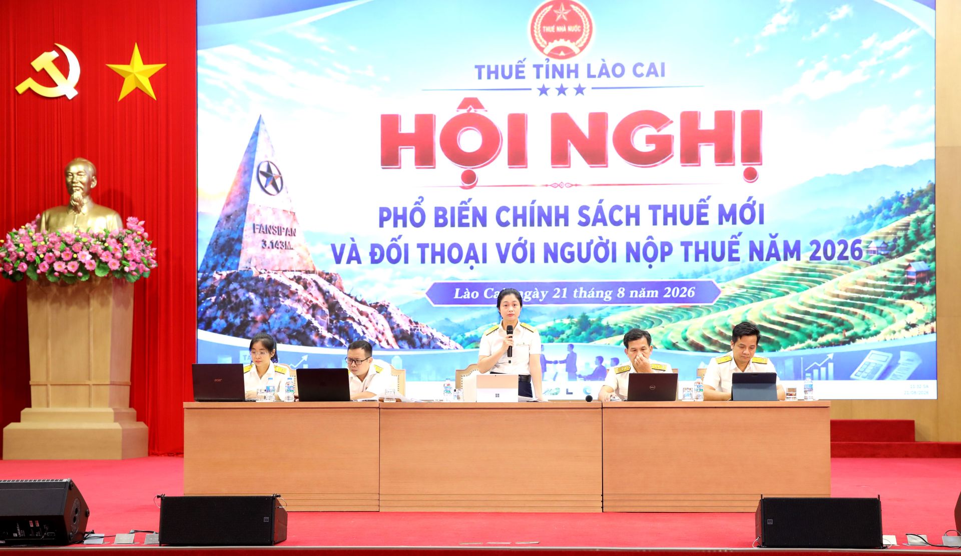 Ngành thuế tỉnh đối thoại với người nộp thuế Ngành thuế tỉnh đối thoại với người nộp thuế
