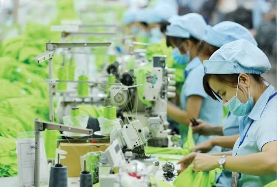 Chuyển đổi xanh trong sản xuất giúp doanh nghiệp nâng cao năng lực cạnh tranh trên thị trường trong nước và quốc tế. Ảnh minh hoạ (Internet) Chuyển đổi xanh trong sản xuất giúp doanh nghiệp nâng cao năng lực cạnh tranh trên thị trường trong nước và quốc tế. Ảnh minh hoạ (Internet)