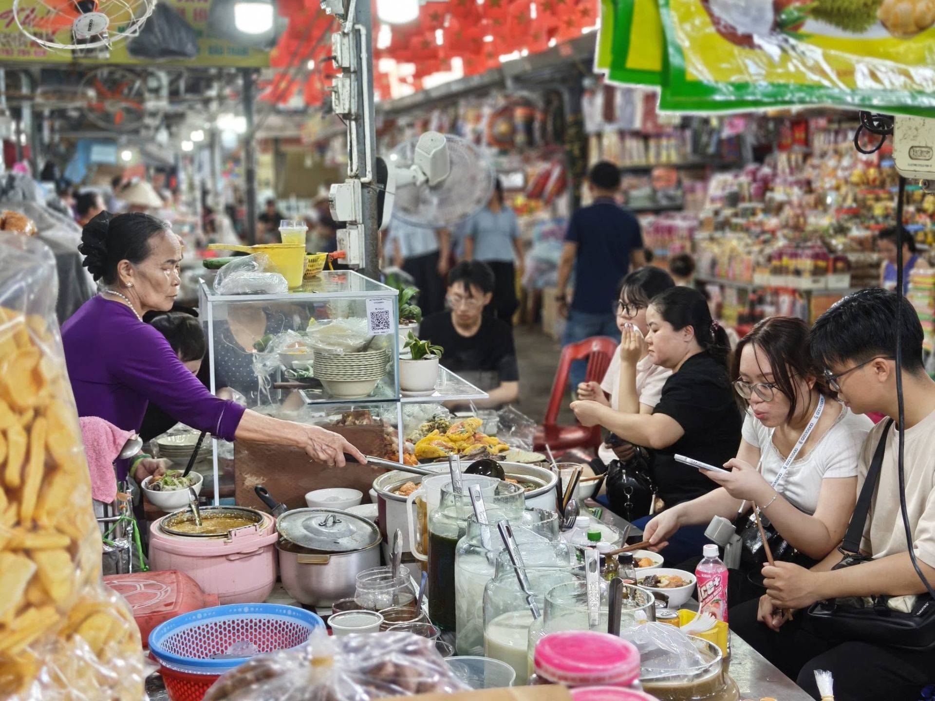 Chek in ngay tại h&agrave;ng ăn