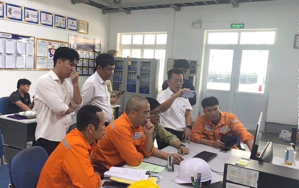 Xí nghiệp Lưới điện cao thế Ninh Bình tiếp nhận công nghệ hệ thống pin lưu trữ năng lượng (BESS) tại Trạm biến áp 110kV Phúc Sơn (E23.17) Xí nghiệp Lưới điện cao thế Ninh Bình tiếp nhận công nghệ hệ thống pin lưu trữ năng lượng (BESS) tại Trạm biến áp 110kV Phúc Sơn (E23.17)