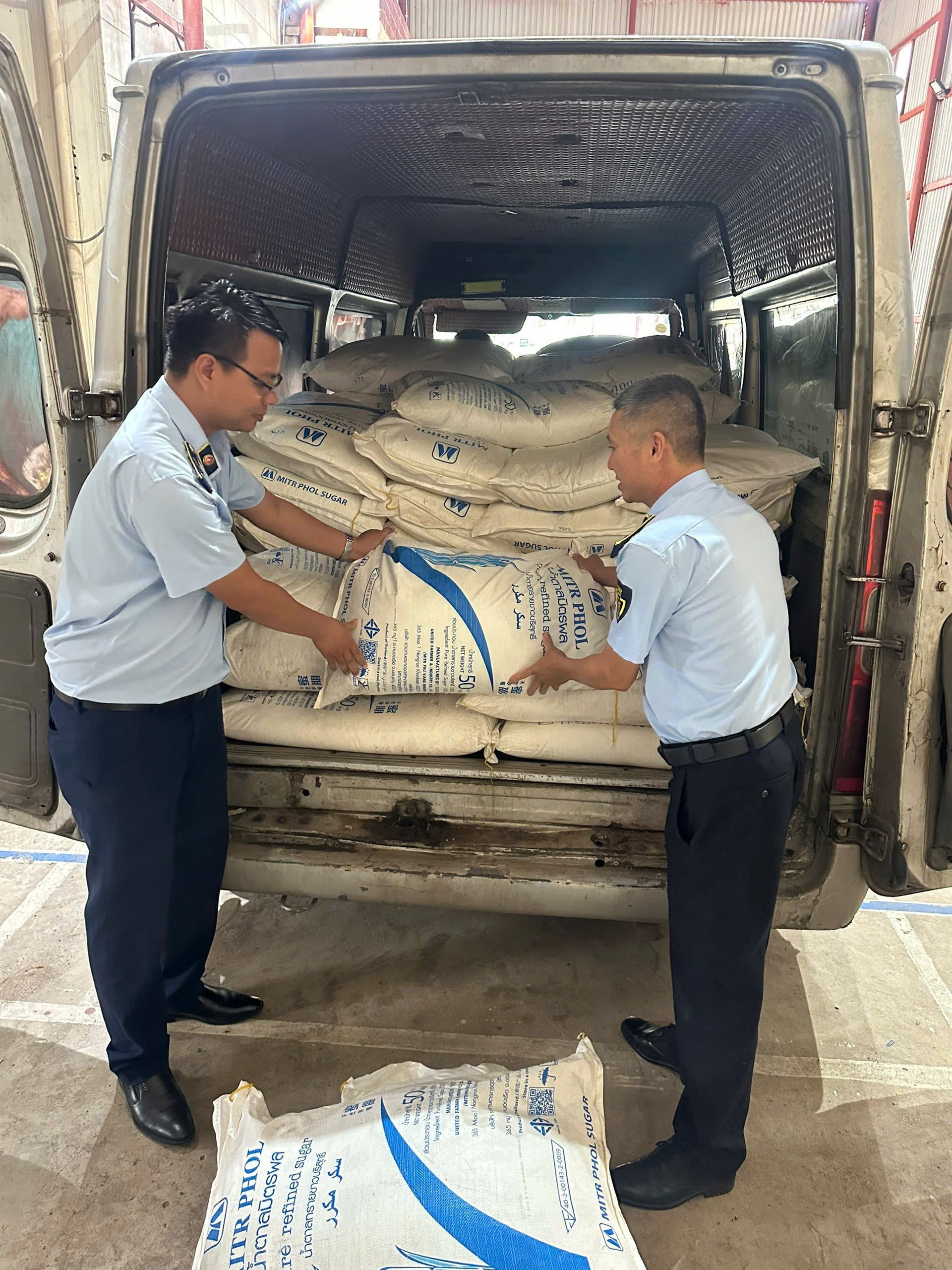 H&igrave;nh ảnh kh&aacute;m phương tiện vận tải