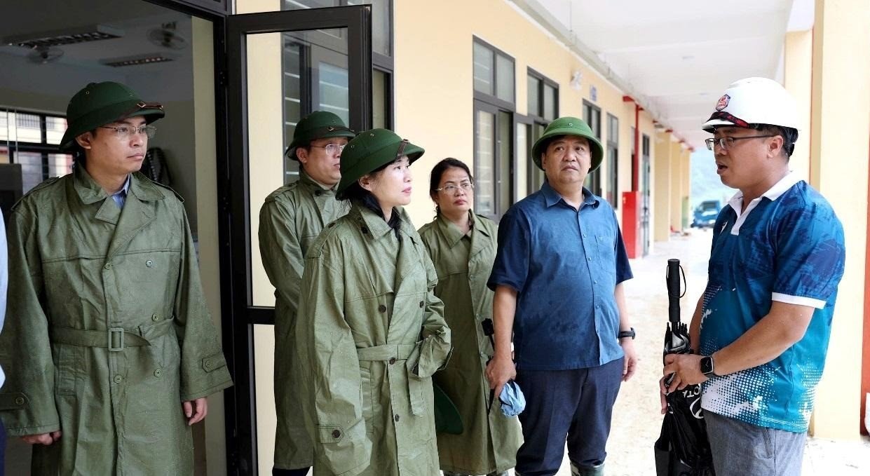 Phó Chủ tịch UBND tỉnh Lạng Sơn Trần Thanh Nhàn kiểm tra thực tế tại công trình Trường Phổ thông nội trú liên cấp Tiểu học và THCS Mẫu Sơn Phó Chủ tịch UBND tỉnh Lạng Sơn Trần Thanh Nhàn kiểm tra thực tế tại công trình Trường Phổ thông nội trú liên cấp Tiểu học và THCS Mẫu Sơn