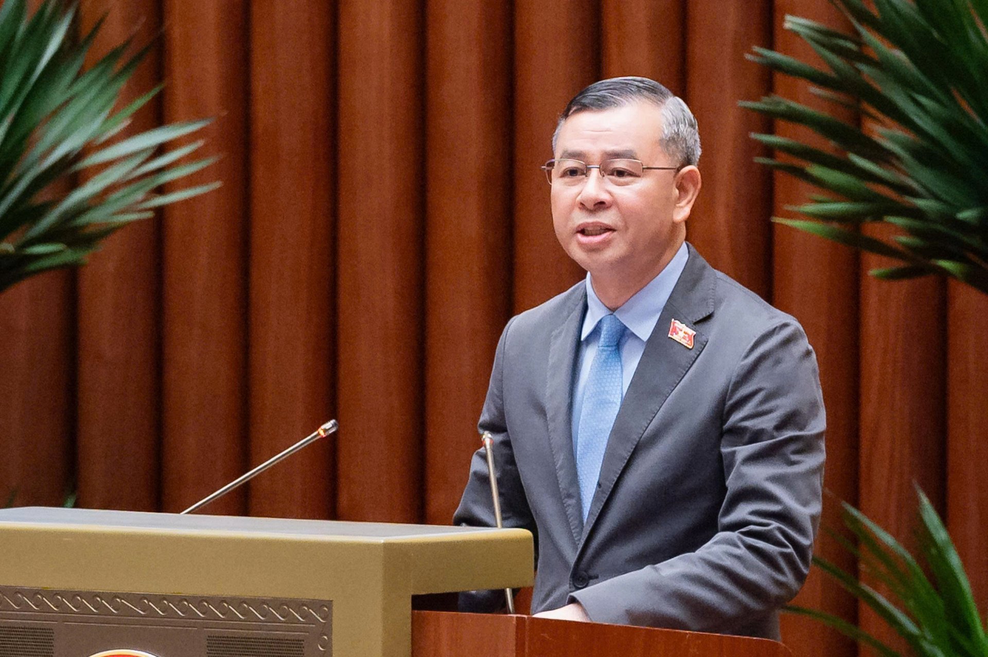 Bộ trưởng Bộ T&agrave;i ch&iacute;nh Ng&ocirc; Văn Tuấn,tr&igrave;nh b&agrave;y B&aacute;o c&aacute;o giải tr&igrave;nh, tiếp thu, chỉnh l&yacute; dự thảo Luật sửa đổi, bổ sung một số điều của Luật Hải quan