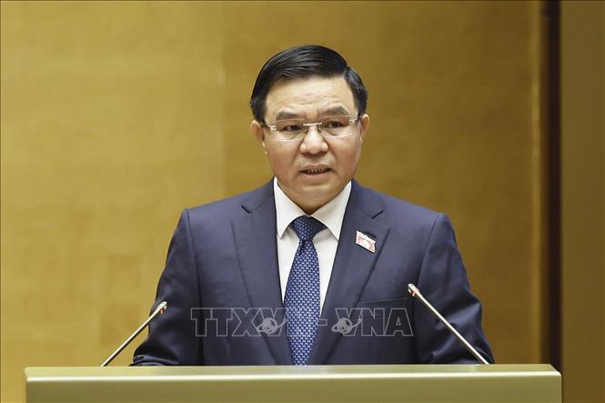 Bộ trưởng Bộ Công Thương Lê Mạnh Hùng, thừa ủy quyền của Thủ tướng Chính phủ trình bày Báo cáo giải trình, tiếp thu, chỉnh lý dự thảo Luật Dầu khí (sửa đổi). Ảnh: Doãn Tấn/TTXVN Bộ trưởng Bộ Công Thương Lê Mạnh Hùng, thừa ủy quyền của Thủ tướng Chính phủ trình bày Báo cáo giải trình, tiếp thu, chỉnh lý dự thảo Luật Dầu khí (sửa đổi). Ảnh: Doãn Tấn/TTXVN
