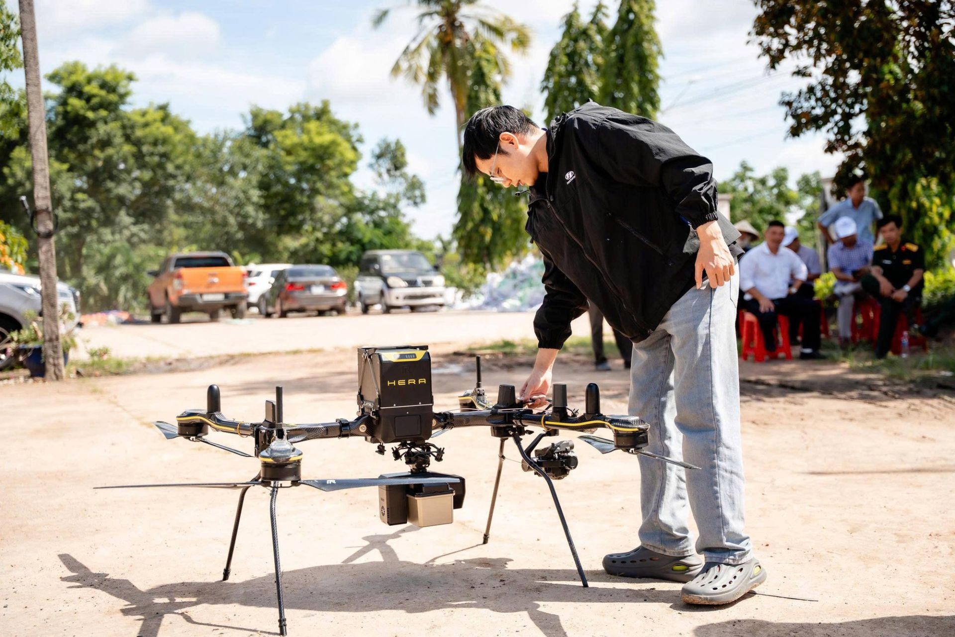 Kiểm tra các thông số kỹ thuật của UAV trước khi đưa phương tiện vào bay thử nghiệm. Kiểm tra các thông số kỹ thuật của UAV trước khi đưa phương tiện vào bay thử nghiệm.