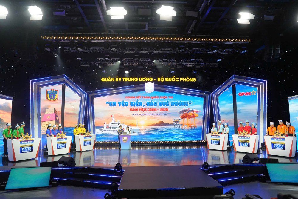 Quang cảnh Chương trình Chung kết to&agrave;n quốc Cuộc thi &ldquo;Em y&ecirc;u biển, đảo qu&ecirc; hương&rdquo; năm học 2025 - 2026