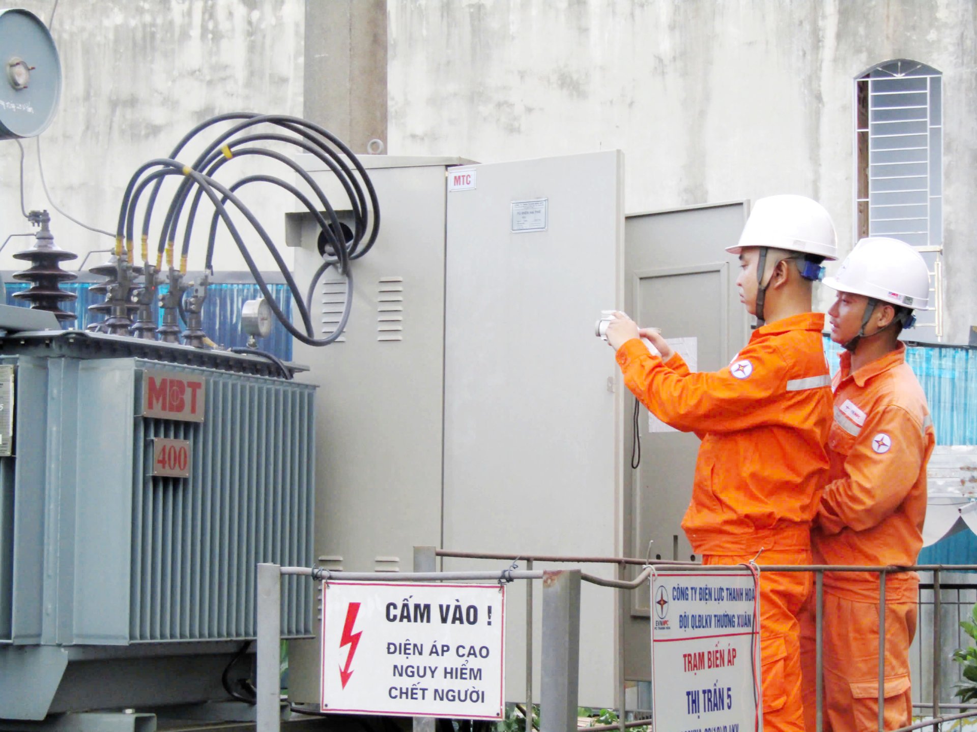 Các đơn vị trực thuộc EVNNPC tăng cường kiểm tra lưới điện, thiết bị và hành lang tuyến, chủ động xử lý các khiếm khuyết trước kỳ nghỉ lễ Các đơn vị trực thuộc EVNNPC tăng cường kiểm tra lưới điện, thiết bị và hành lang tuyến, chủ động xử lý các khiếm khuyết trước kỳ nghỉ lễ