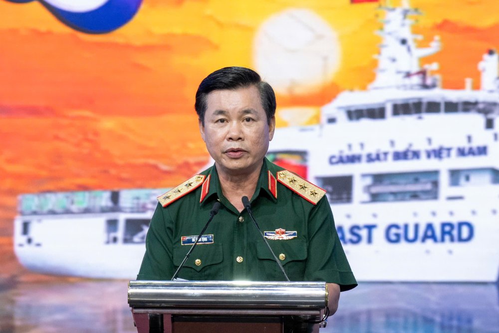 Thượng tướng Đỗ Xu&acirc;n Tụng phát bi&ecirc;̉u tại Gala t&ocirc;̉ng k&ecirc;́t, trao giải.