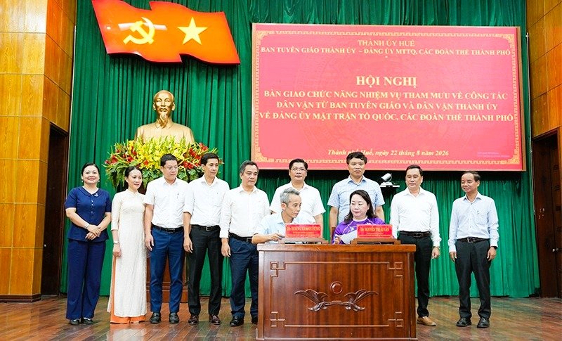 K&yacute; kết b&agrave;n giao