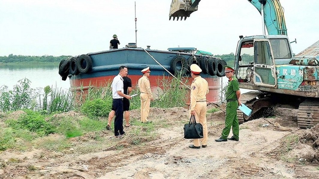 Đoàn công tác liên ngành đi kiểm tra Đoàn công tác liên ngành đi kiểm tra
