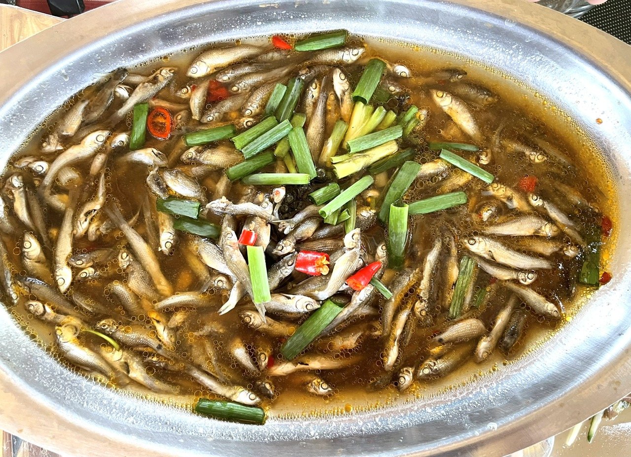 Cá linh non kho lạt đặc sản của Vườn sinh thái Hương Sen tỉnh Đồng Tháp Cá linh non kho lạt đặc sản của Vườn sinh thái Hương Sen tỉnh Đồng Tháp