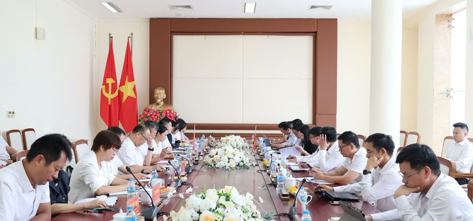 Hội đàm xây dựng Khu hợp tác kinh tế qua biên giới Móng Cái (Việt Nam) - Đông Hưng (Trung Quốc) Hội đàm xây dựng Khu hợp tác kinh tế qua biên giới Móng Cái (Việt Nam) - Đông Hưng (Trung Quốc)