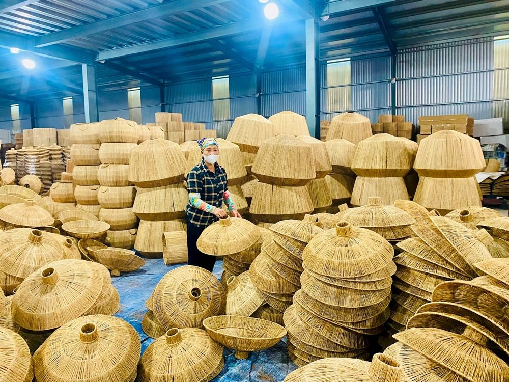 Hà Nội hỗ trợ các làng nghề xây dựng thương hiệu, bảo hộ nhãn hiệu nhằm nâng cao giá trị và sức cạnh tranh của sản phẩm. Ảnh: VGP Hà Nội hỗ trợ các làng nghề xây dựng thương hiệu, bảo hộ nhãn hiệu nhằm nâng cao giá trị và sức cạnh tranh của sản phẩm. Ảnh: VGP